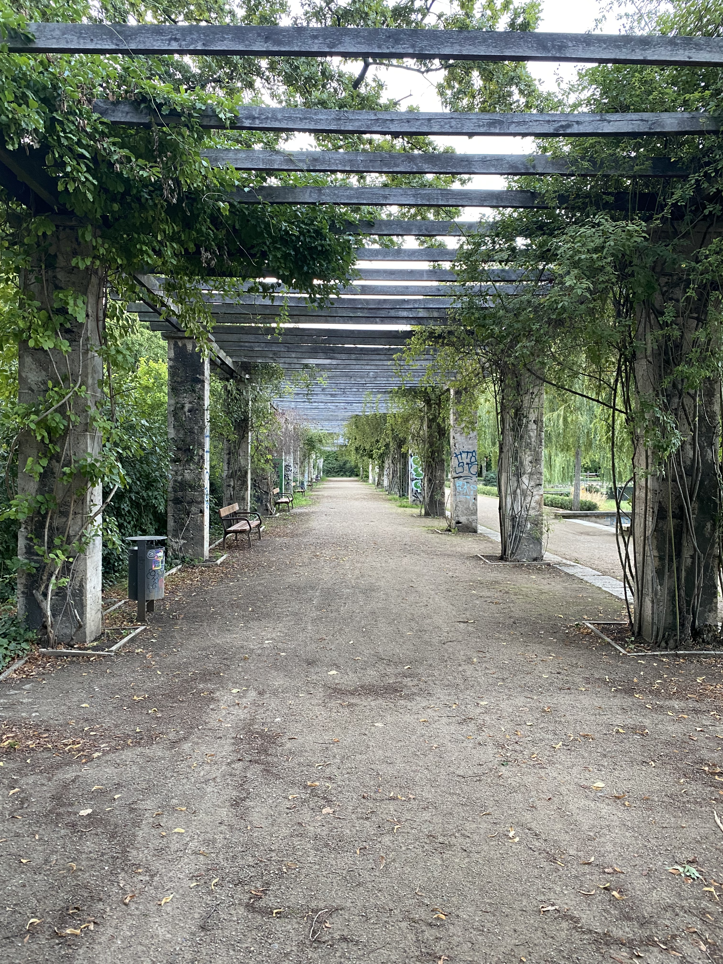 Die Pergolas am Westufer des Richard-Wagner-Hains Die Pergolas am Westufer des Richard-Wagner-Hains
