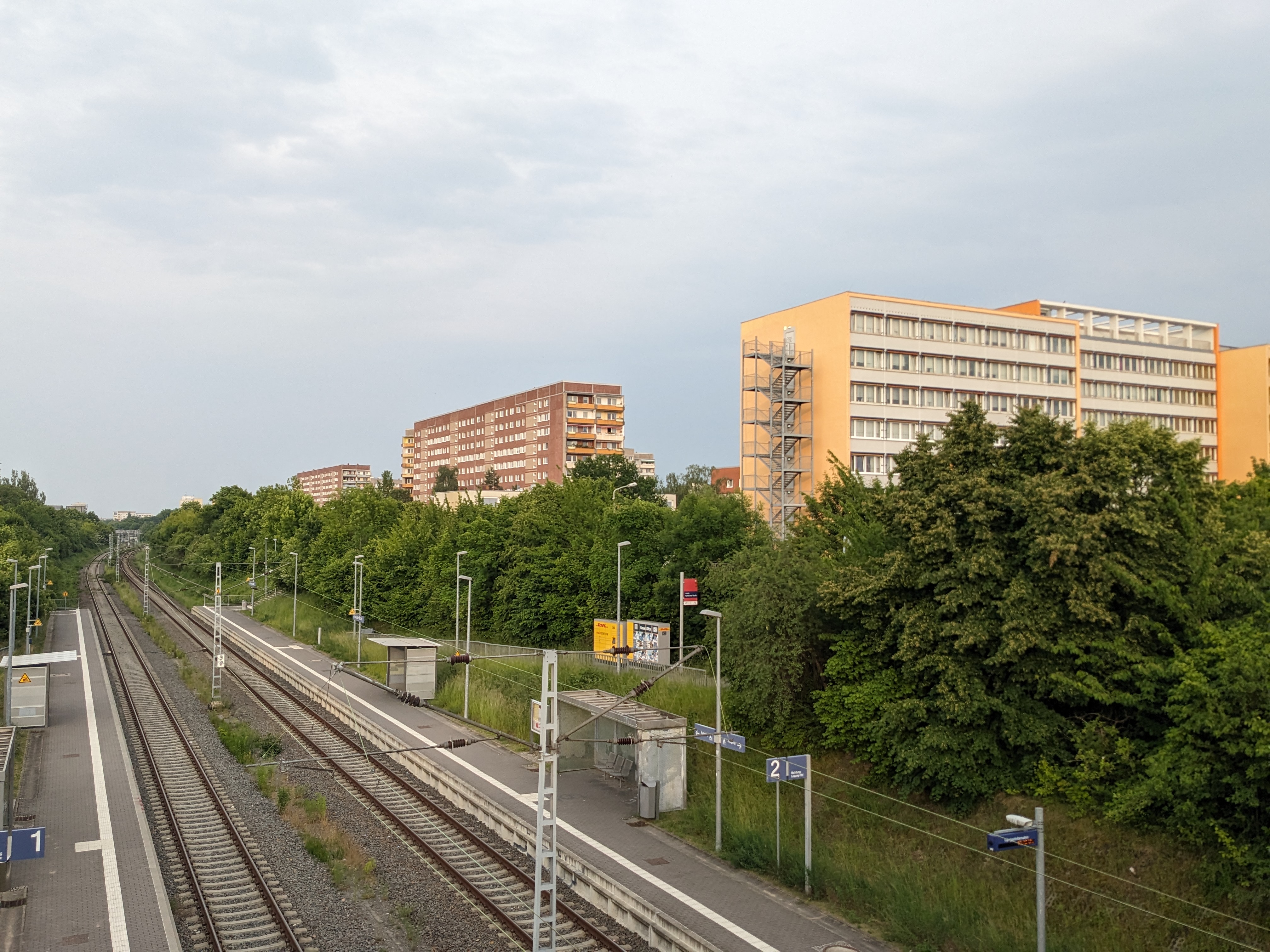 Der Leipziger Stadtteil Grünau als Ausdruck sozialistischer Moderne und Städteplanung - Neubau großer Plattenbausiedlungen anstelle von Sanierung des teils zerstörten Altbaus Der Leipziger Stadtteil Grünau als Ausdruck sozialistischer Moderne und Städteplanung - Neubau großer Plattenbausiedlungen anstelle von Sanierung des teils zerstörten Altbaus